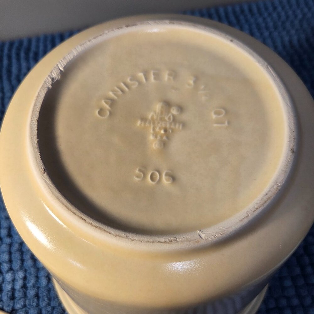 Pfaltzgraff Village stoneware 3 1/2QT Flour canister, 11in tall, straight side - Picture 3 of 4